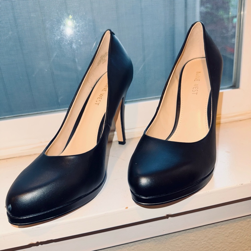Nine West Black Heels Sleek Professional Design (NEW)